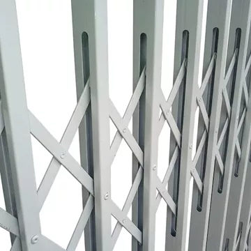 Λευκό πτυσσόμενο κάγκελο ασφαλείας Dimi 2,5 τ.μ. με γαλβανιζέ κατασκευή υψηλής αντοχής και ενισχυμένη πτυσσόμενη λειτουργία | VB Store