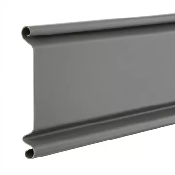 Γκρι τυφλό γαλβανιζέ ρολό ασφαλείας με κλειστή μεταλλική επιφάνεια, κατάλληλο για γκαράζ, αποθήκες και επαγγελματικούς χώρους.